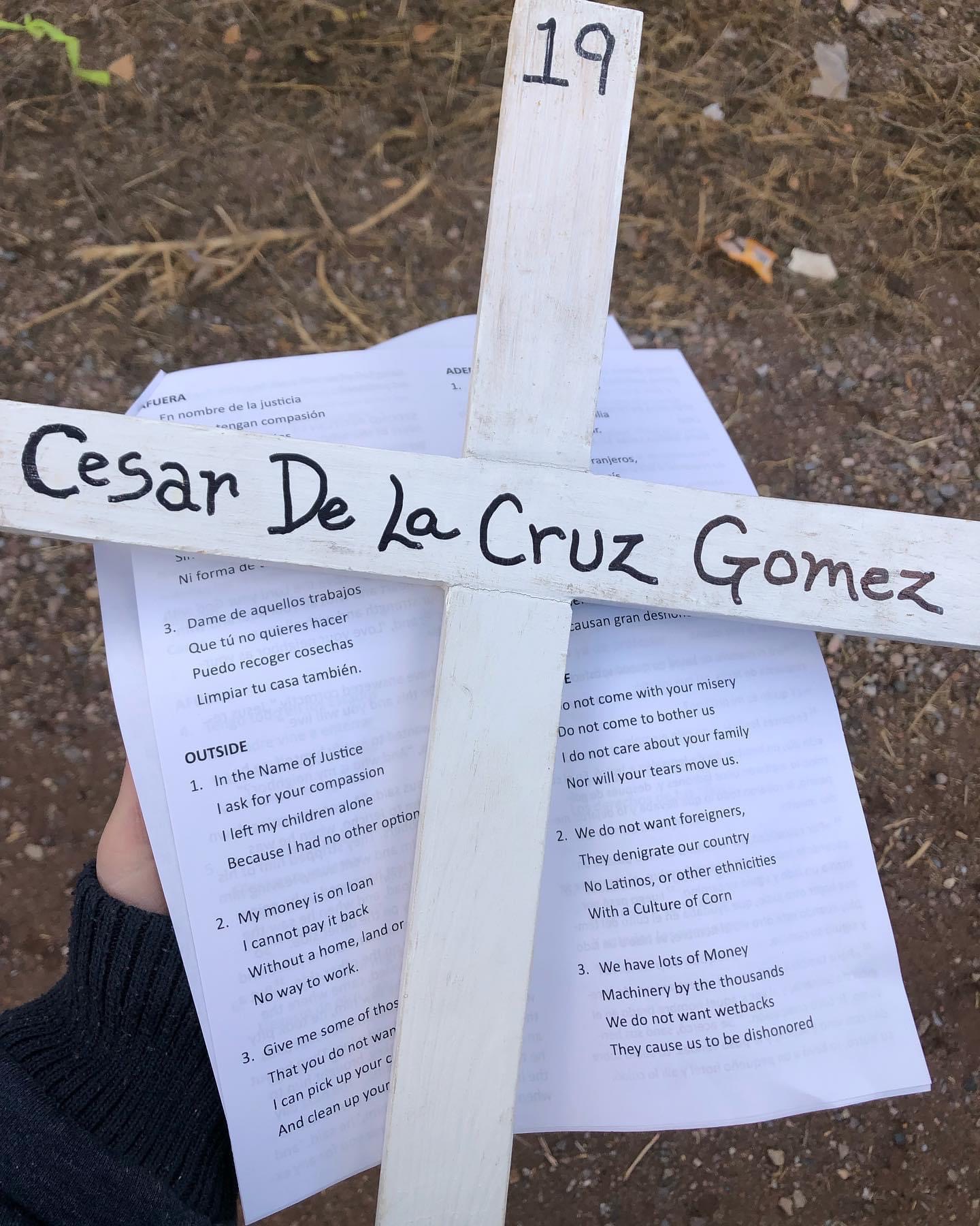 Binational Posada 2022 Cross for a Deceased Migrant